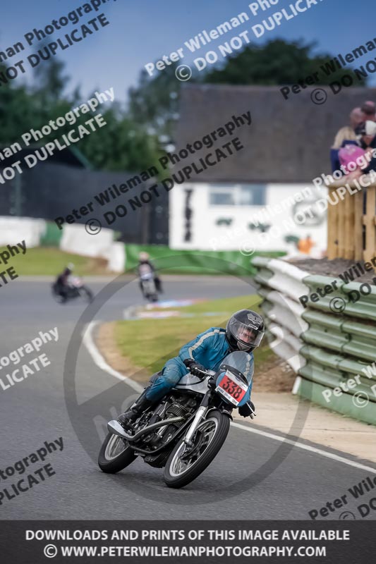 Vintage motorcycle club;eventdigitalimages;mallory park;mallory park trackday photographs;no limits trackdays;peter wileman photography;trackday digital images;trackday photos;vmcc festival 1000 bikes photographs